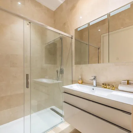 Vacation I Velazquez, Newly-built, Location In Marbella, 150m To The Beach, Heated Pool, Golden Mile, Bbq, World-class Dining *