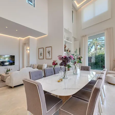 Vacation I Velazquez, 150m To The Beach, Heated Pool, Golden Mile Villa