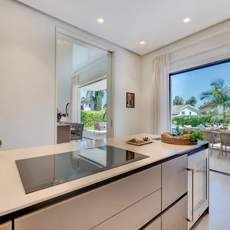 Vacation I Velazquez, Newly-built, Location In Marbella, 150m To The Beach, Heated Pool, Golden Mile, Bbq, World-class Dining Marbella