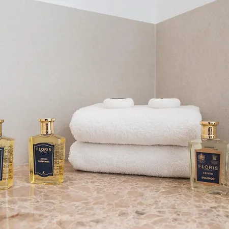 Vacation I Velazquez, 150m To The Beach, Heated Pool, Golden Mile Villa