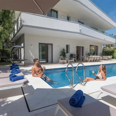 Vacation I Velazquez, 150m To The Beach, Heated Pool, Golden Mile Villa *