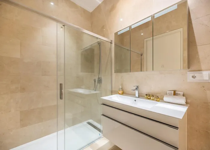 Vacation I Velazquez, 150m To The Beach, Heated Pool, Golden Mile *