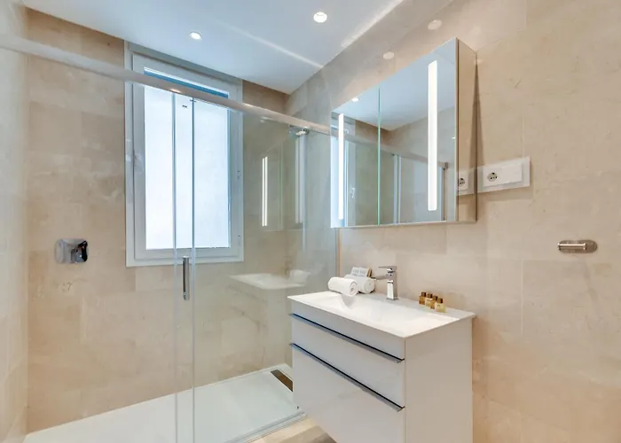 Vacation I Velazquez, 150m To The Beach, Heated Pool, Golden Mile * Marbella