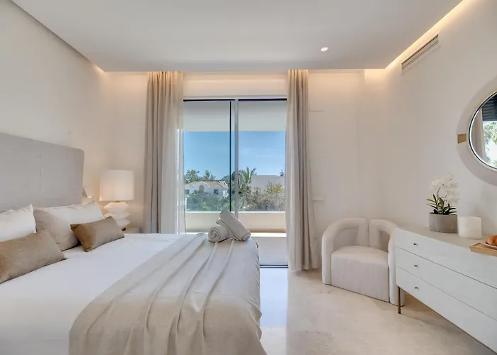 Vacation I Velazquez, 150m To The Beach, Heated Pool, Golden Mile Villa Marbella