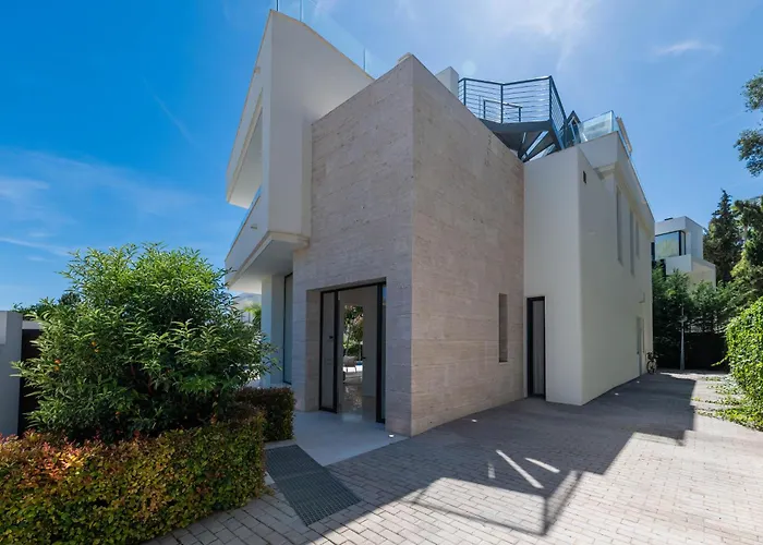 Vacation I Velazquez, 150m To The Beach, Heated Pool, Golden Mile *