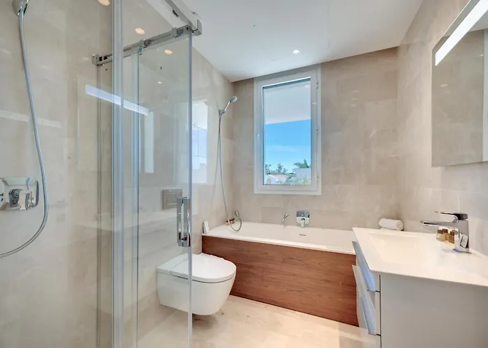 Villa Vacation I Velazquez, 150m To The Beach, Heated Pool, Golden Mile Marbella