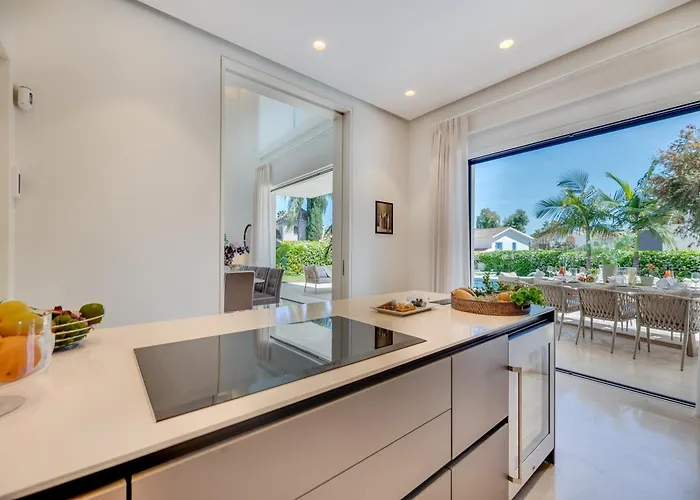 Vacation I Velazquez, 150m To The Beach, Heated Pool, Golden Mile Marbella