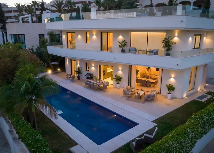 Vacation I Velazquez, 150m To The Beach, Heated Pool, Golden Mile Villa