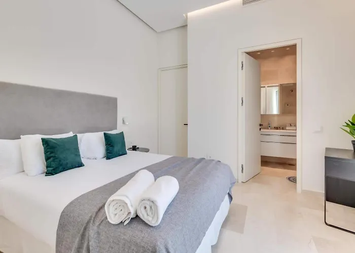 Vacation I Velazquez, 150m To The Beach, Heated Pool, Golden Mile Villa Marbella