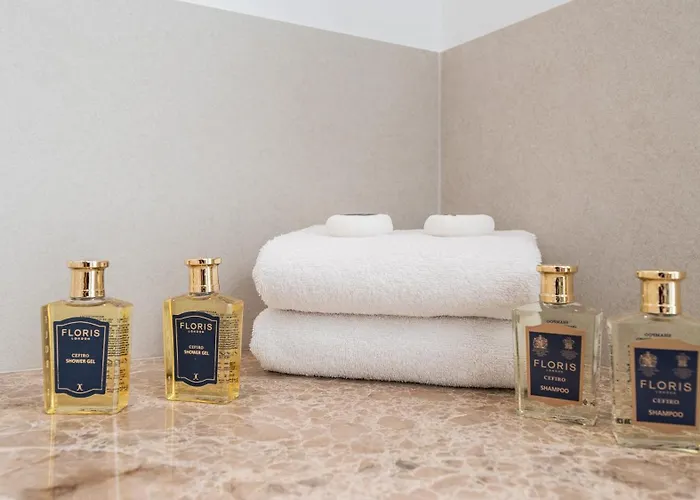 Vacation I Velazquez, 150m To The Beach, Heated Pool, Golden Mile Villa