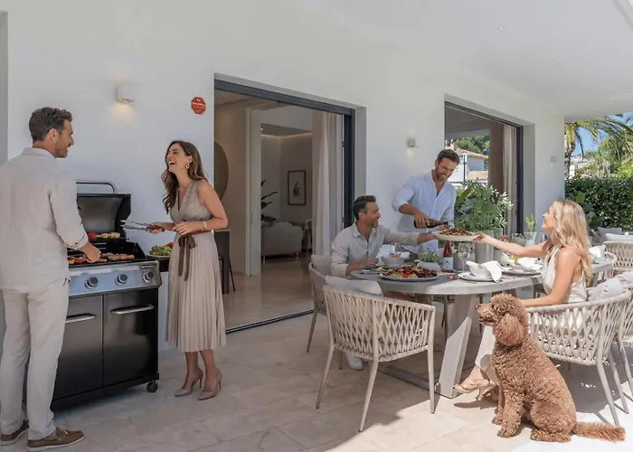 Villa Vacation I Velazquez, 150m To The Beach, Heated Pool, Golden Mile