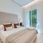 Villa Vacation I Velazquez, Newly-built, Location In Marbella, 150m To The Beach, Heated Pool, Golden Mile, Bbq, World-class Dining