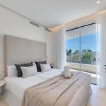 Villa Vacation I Velazquez, Newly-built, Location In Marbella, 150m To The Beach, Heated Pool, Golden Mile, Bbq, World-class Dining Marbella