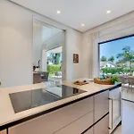 Vacation I Velazquez, Newly-built, Location In Marbella, 150m To The Beach, Heated Pool, Golden Mile, Bbq, World-class Dining Marbella