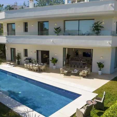 Vacation I Velazquez, 150m To The Beach, Heated Pool, Golden Mile Villa